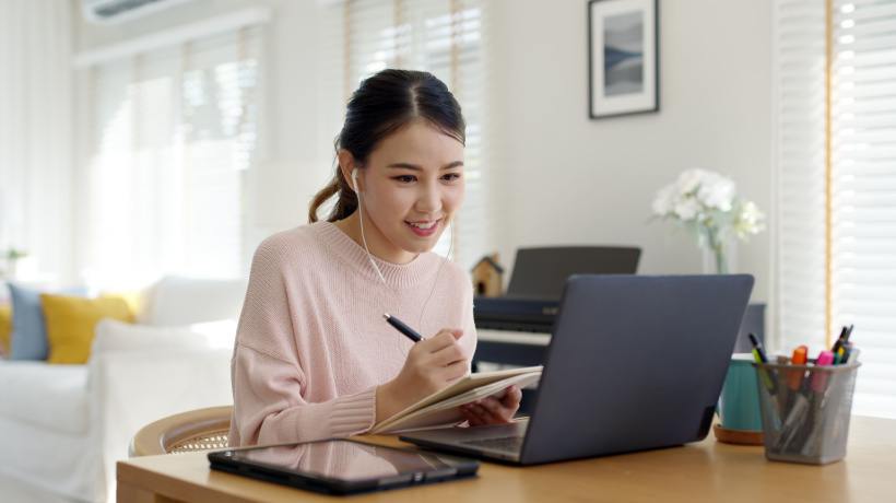 The Hybrid Challenge: How L&D Strategies Must Adapt